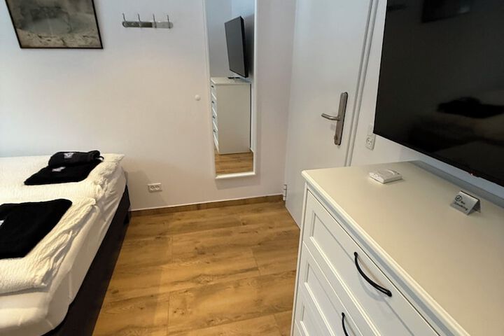 Room 13 of 65