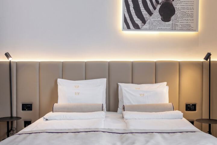 Room 9 of 50