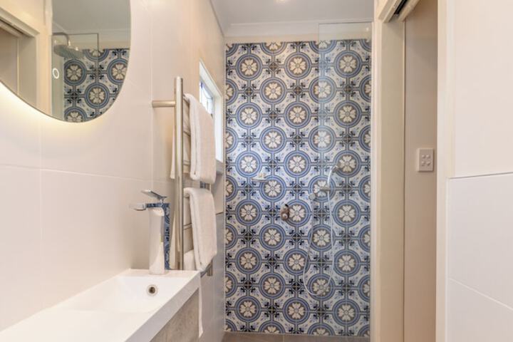 Room 25 of 27