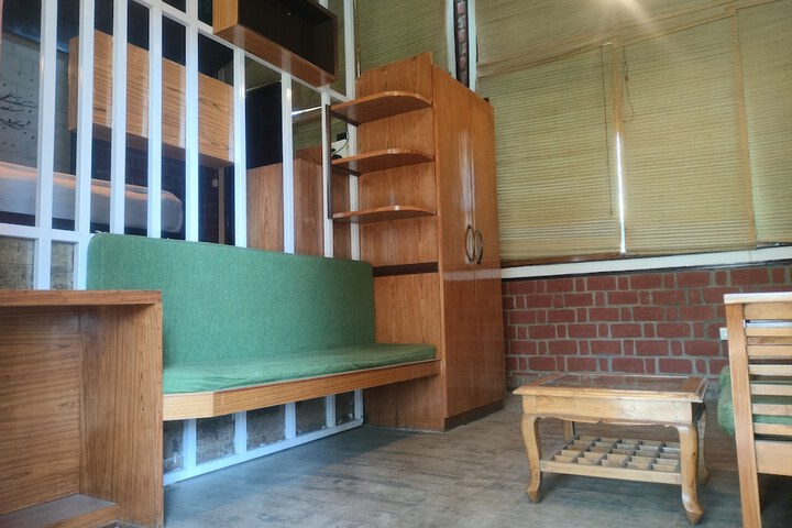 Room 34 of 82