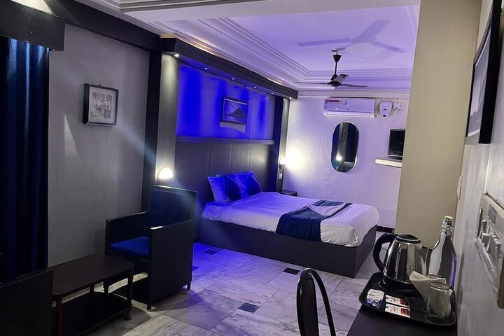 Room 7 of 14