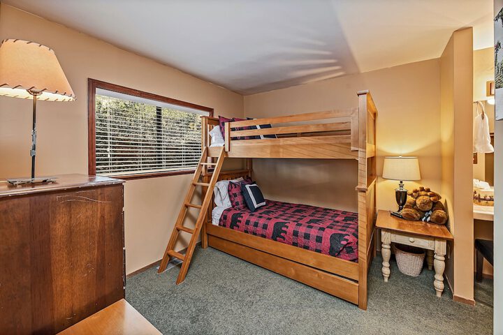 Room 4 of 24