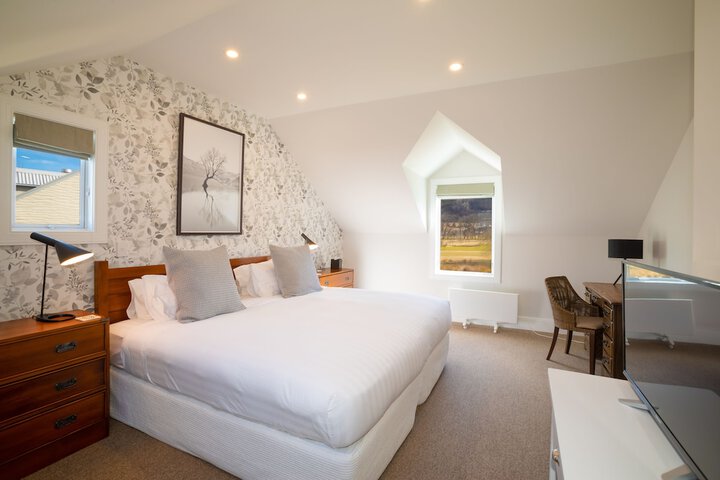 Room 6 of 90