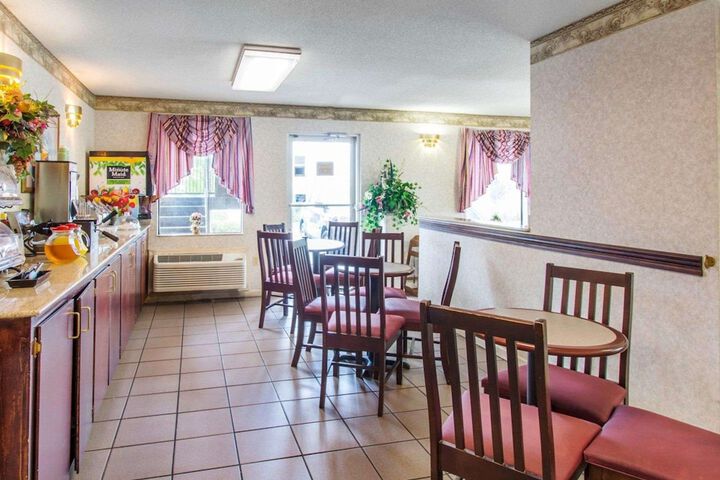 Breakfast/Coffee Service 38 of 46