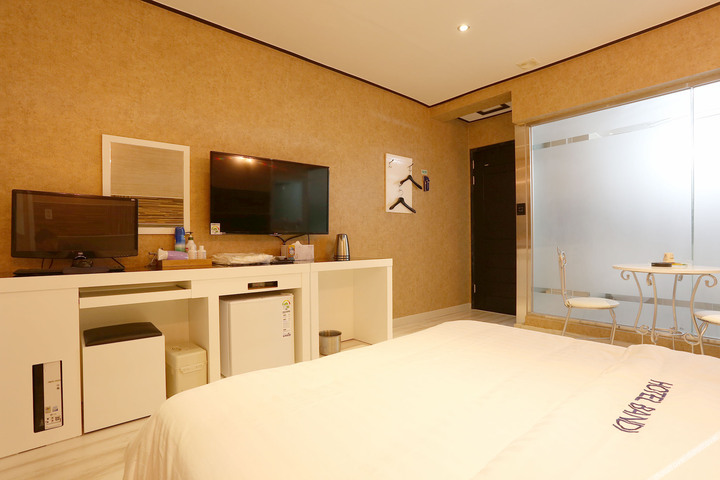 Room 35 of 61