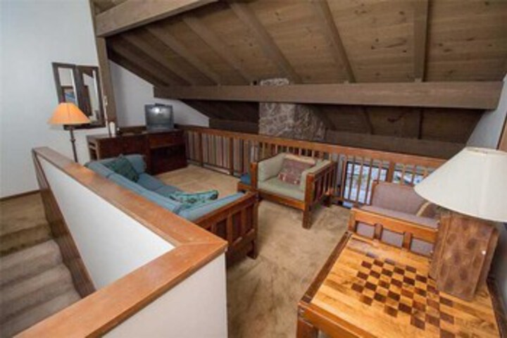 Room 7 of 16