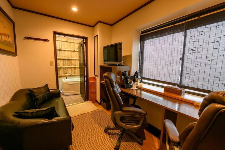 Room 18 of 22