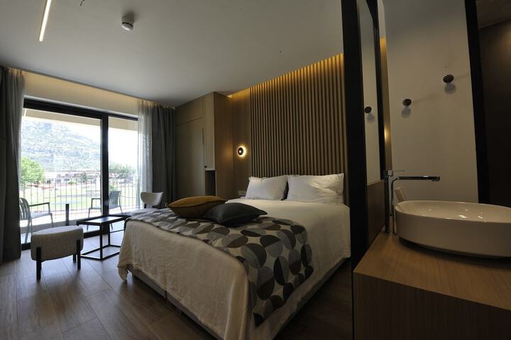Room 4 of 50