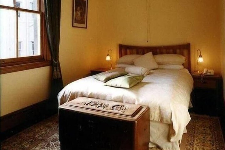 Room 9 of 30