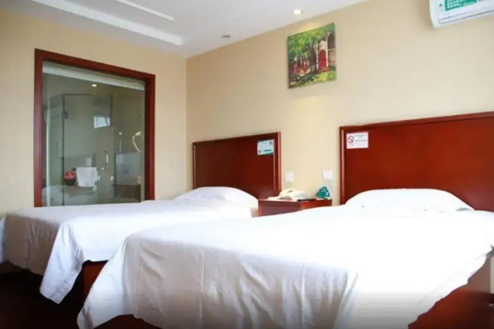Room 2 of 4