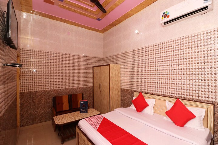 Room 16 of 28