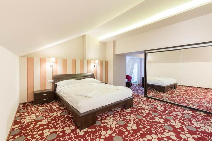 Room 13 of 42