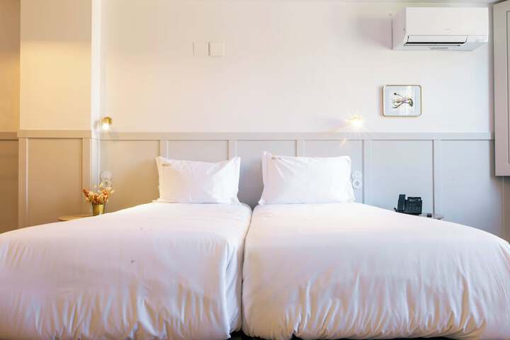 Room 13 of 22