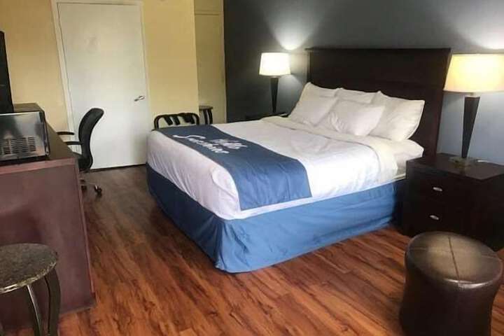 1 King Bed (1 of 4)