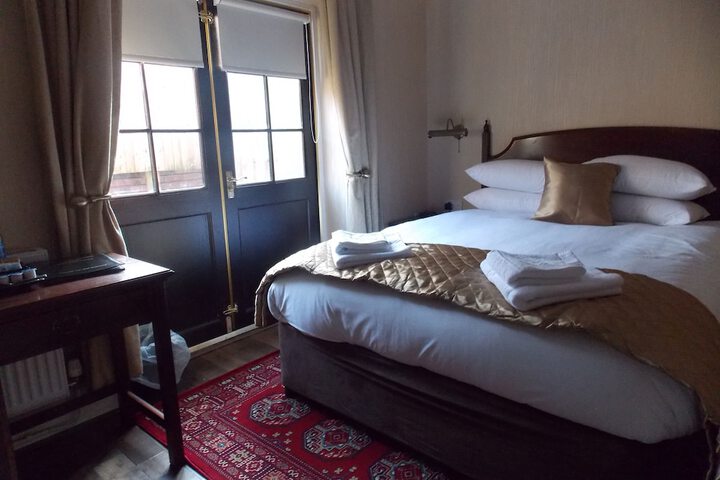 Room 17 of 37