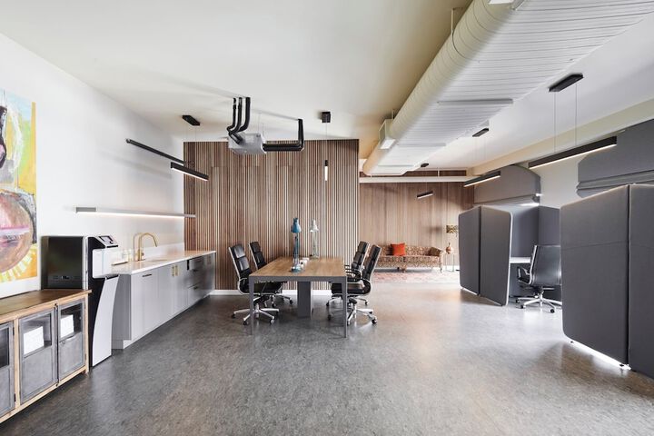 Business Center 82 of 95