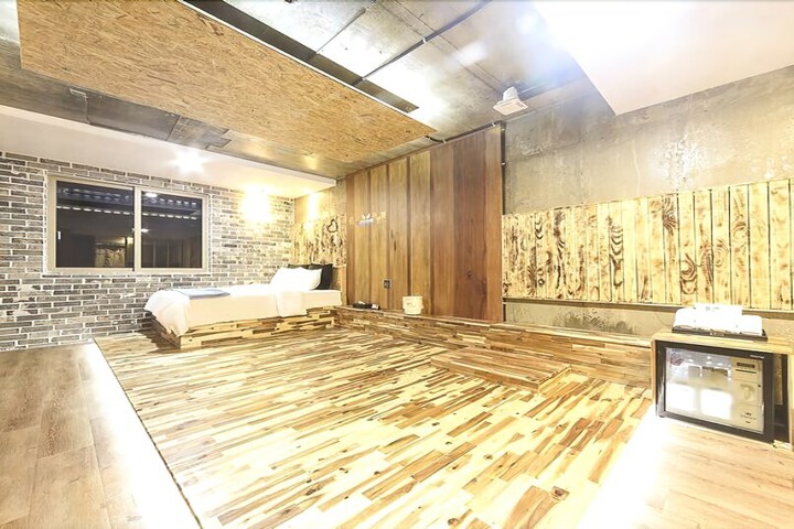 Room 26 of 34