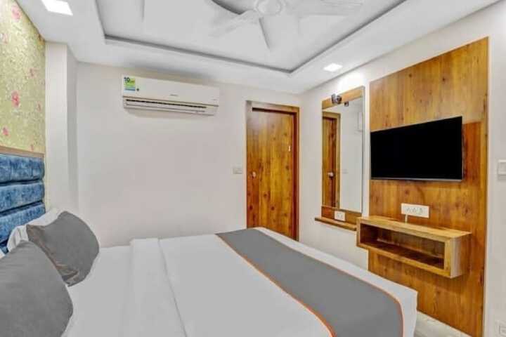 Room 10 of 20