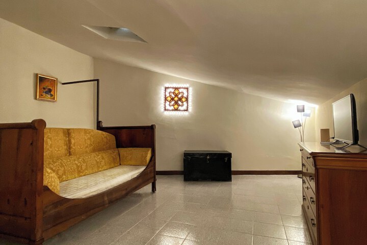 Room 15 of 39
