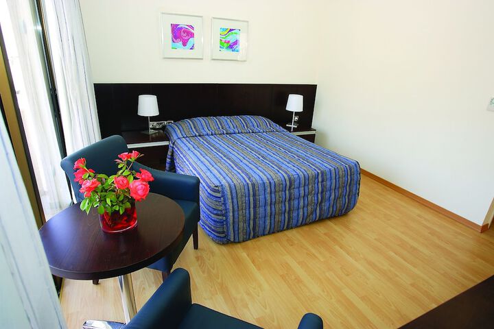 Room 6 of 40