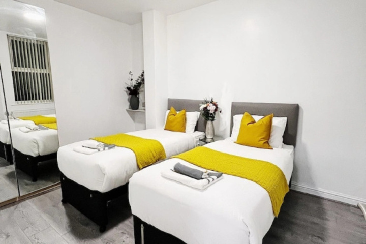 Room 5 of 14