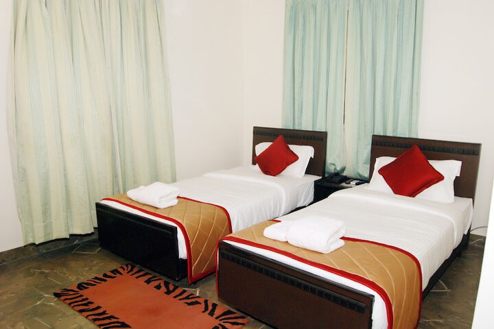 Room 7 of 18