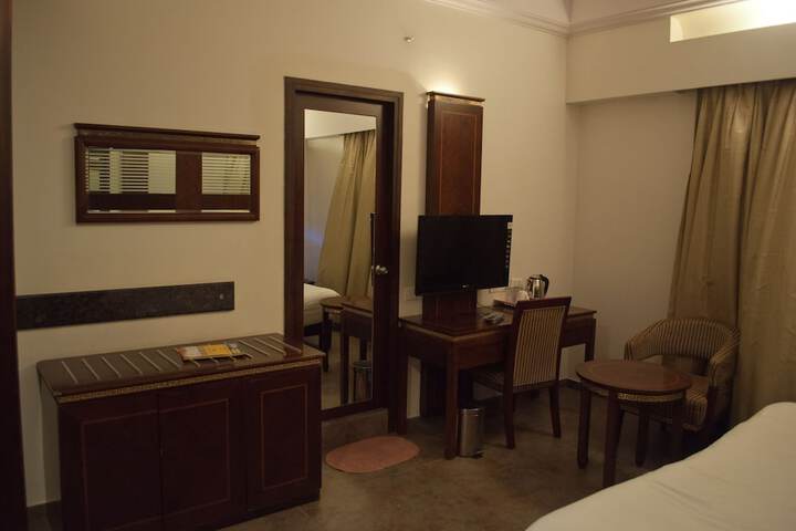 Room 16 of 35