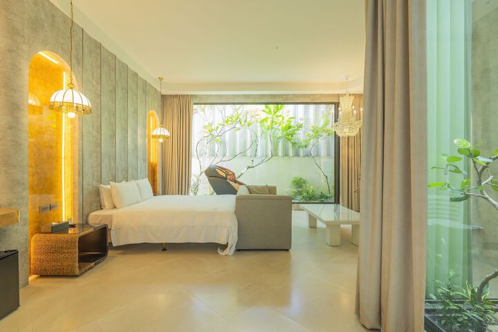 Room 7 of 24