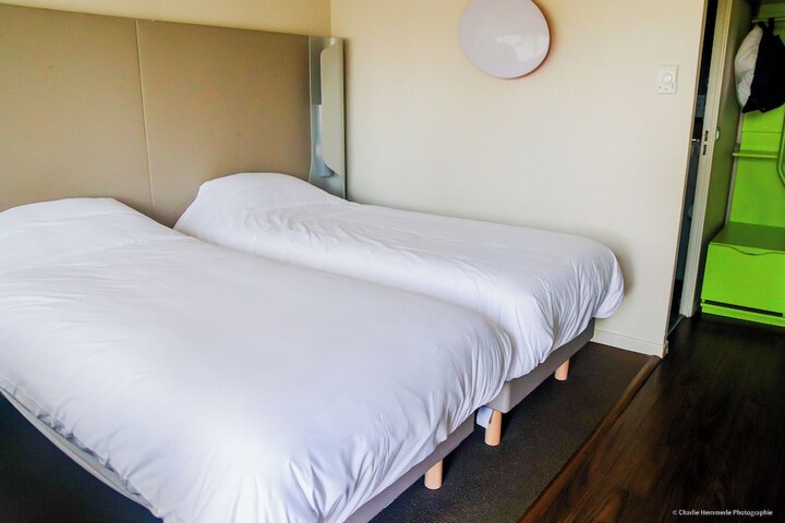Room 14 of 76