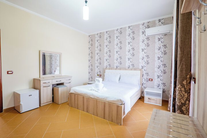 Room 14 of 77