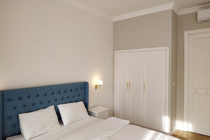Room 9 of 32