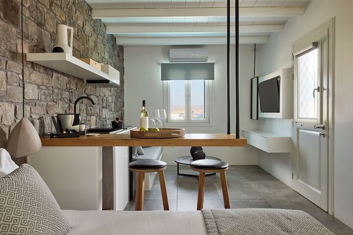 Room 3 of 109