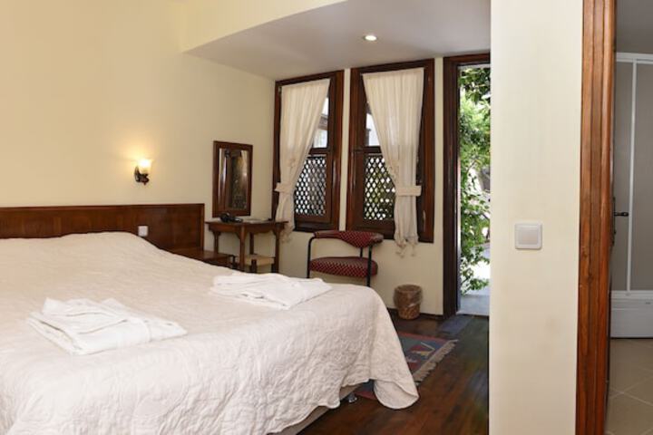 Room 4 of 57