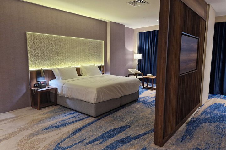 Room 33 of 62