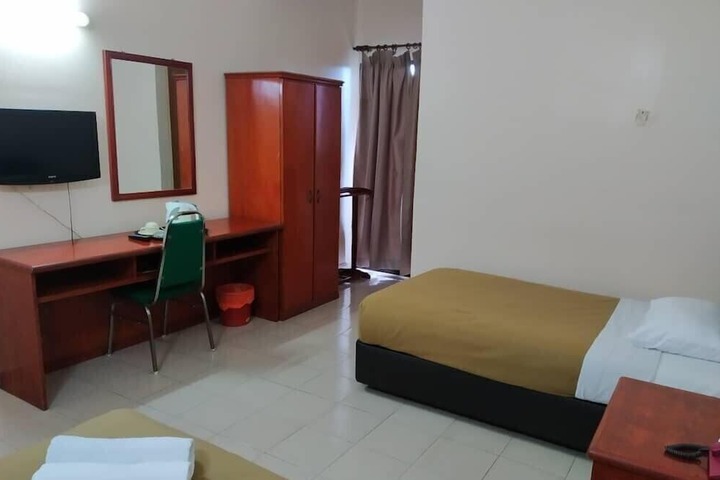 Room 9 of 37