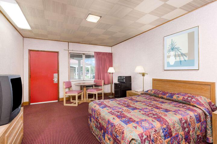 2 Double Beds (7 of 7)
