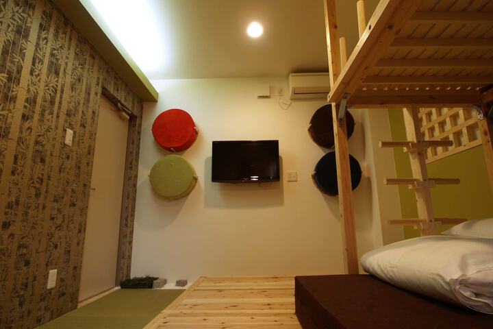 Room 18 of 53