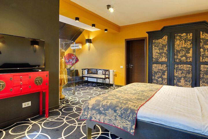 Room 16 of 74
