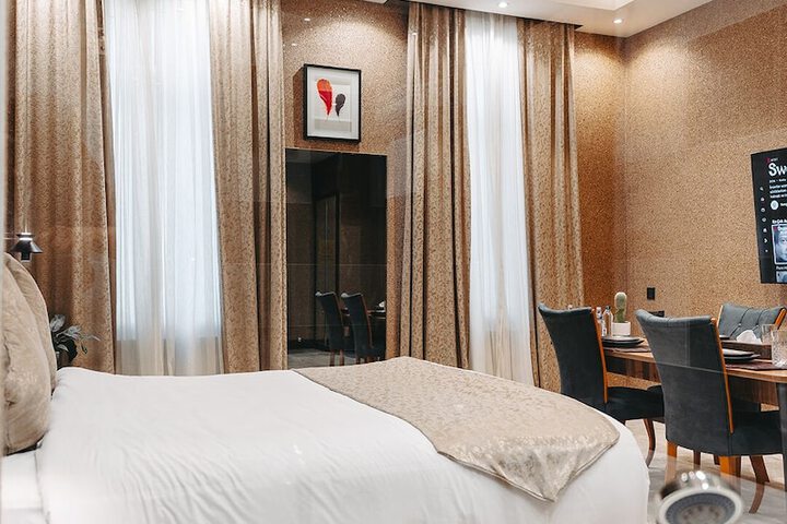 Room 4 of 6
