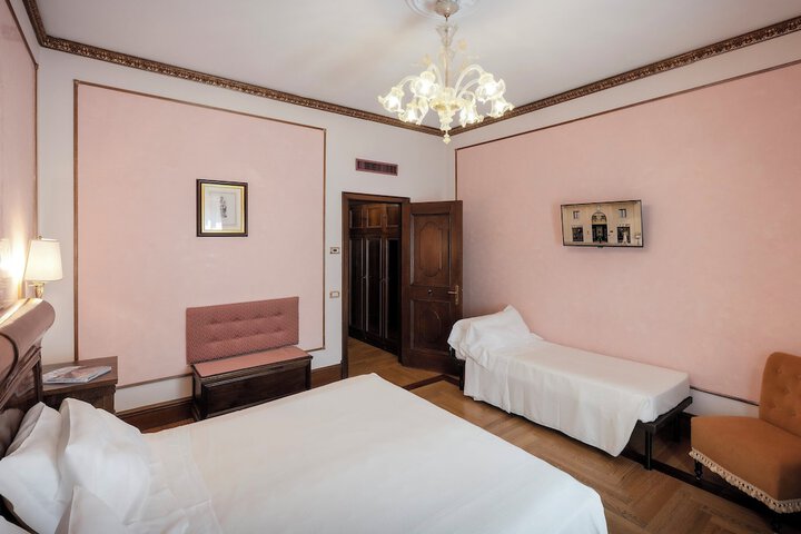 Room 34 of 90