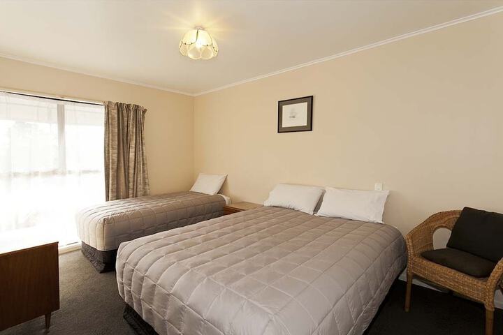 Room 2 of 33