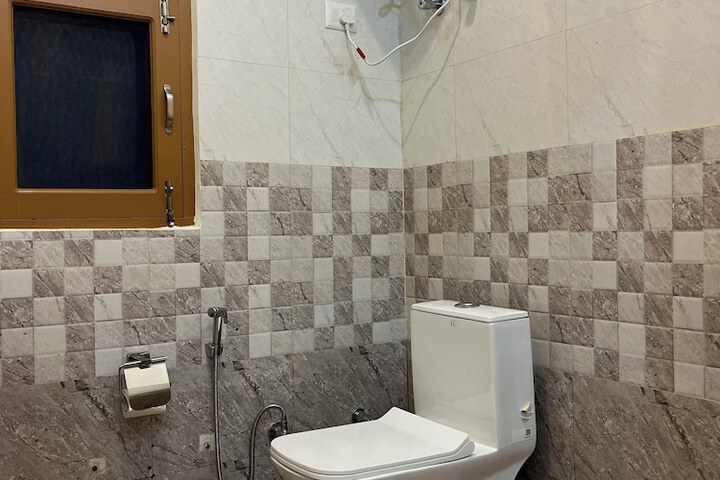 Room 10 of 26