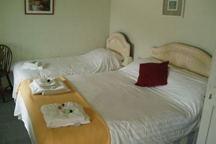 Room 6 of 13