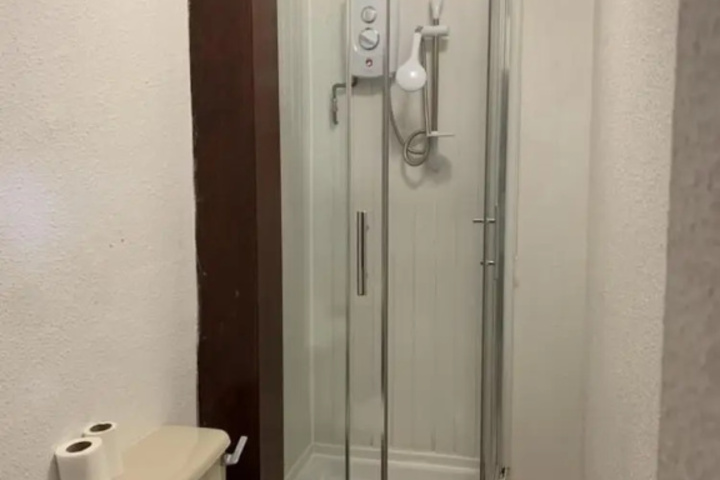 Room 9 of 11