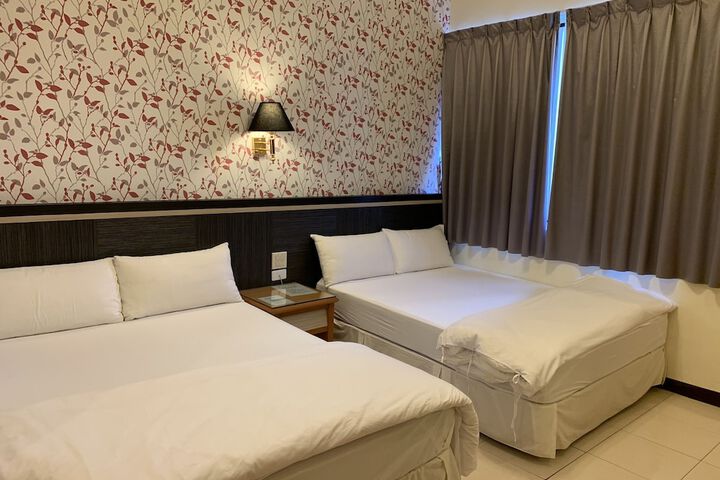 Room 8 of 14