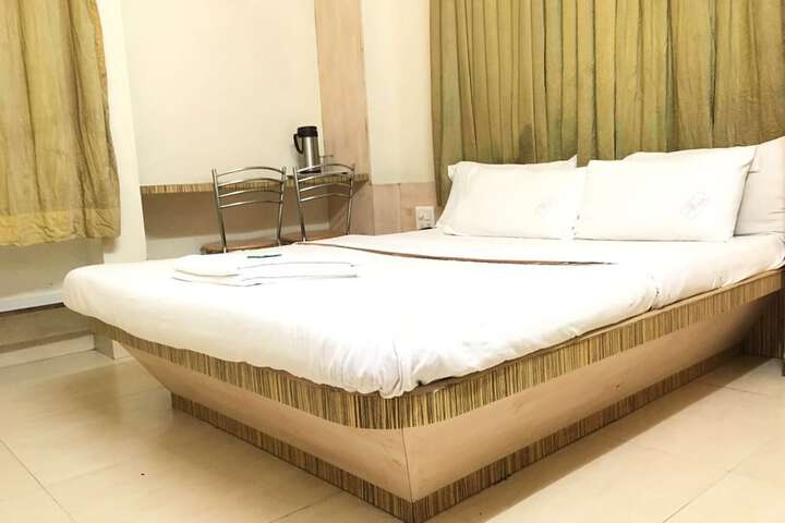 Room 6 of 16