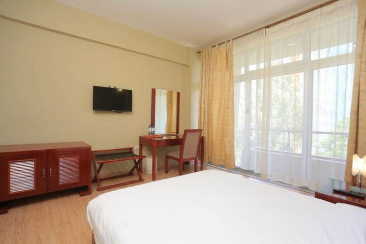 Room 11 of 24
