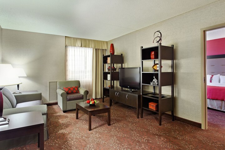 Standard King Bed Accessible (14 of 14)