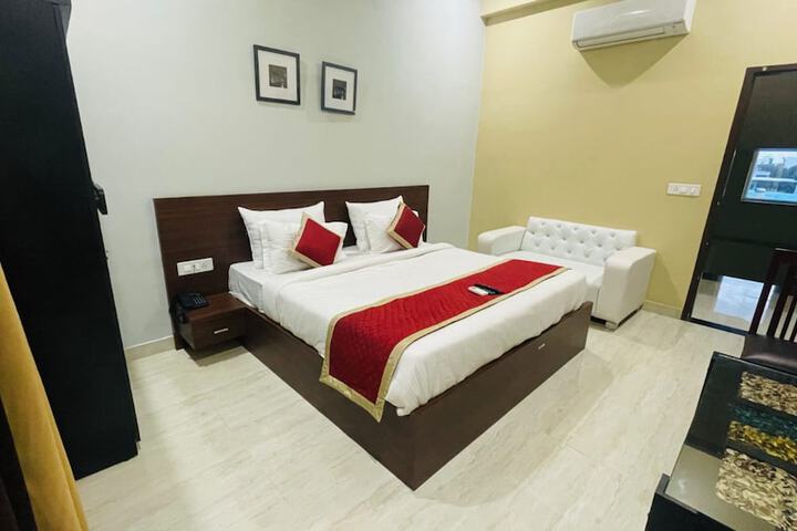Room 5 of 20