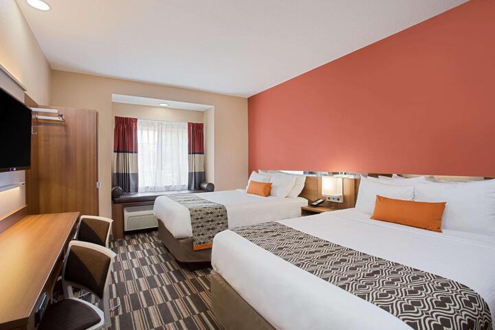 1 Queen Bed Accessible Room (6 of 13)